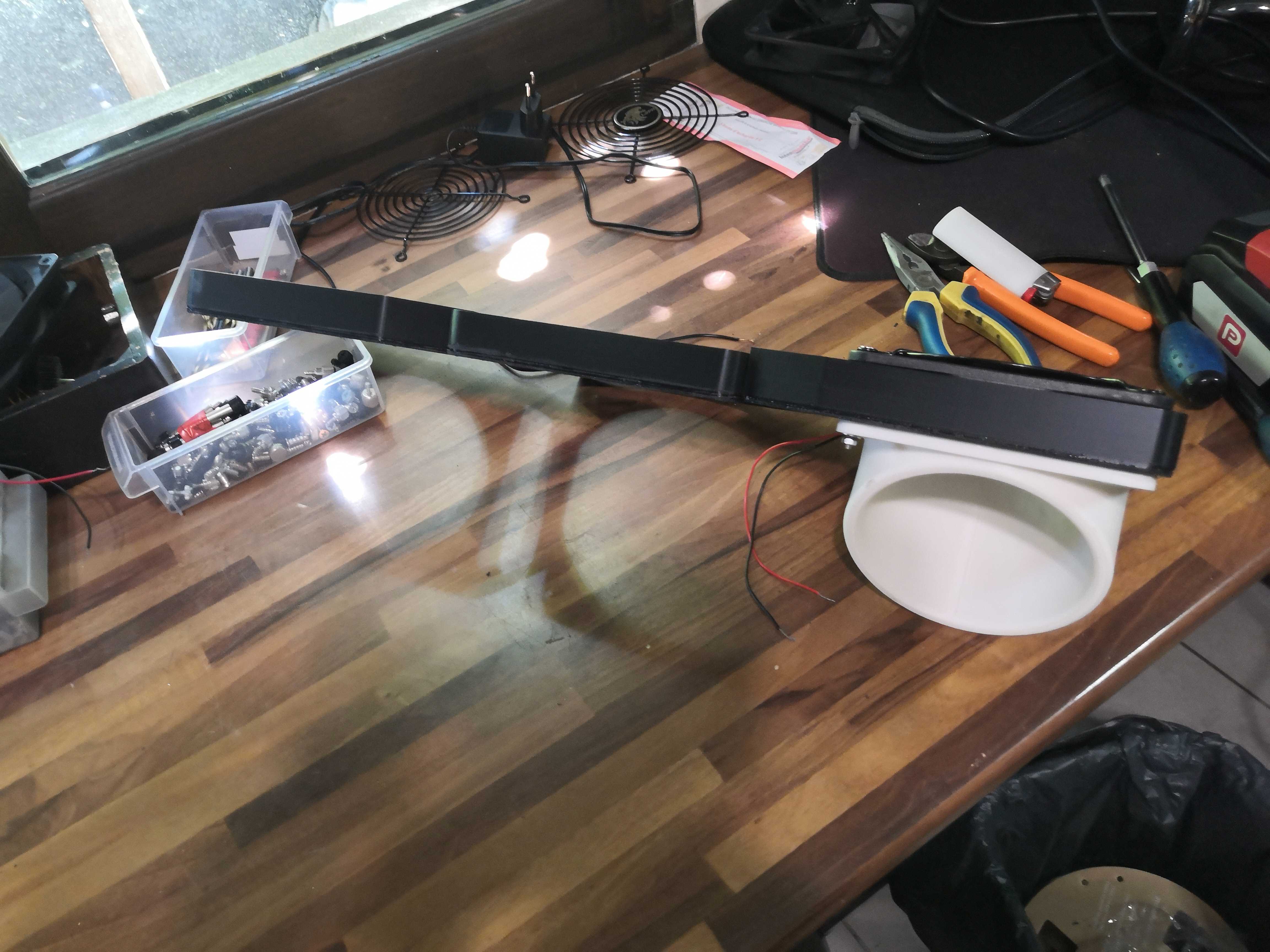 Top view of the assembled unit with its air nozzle