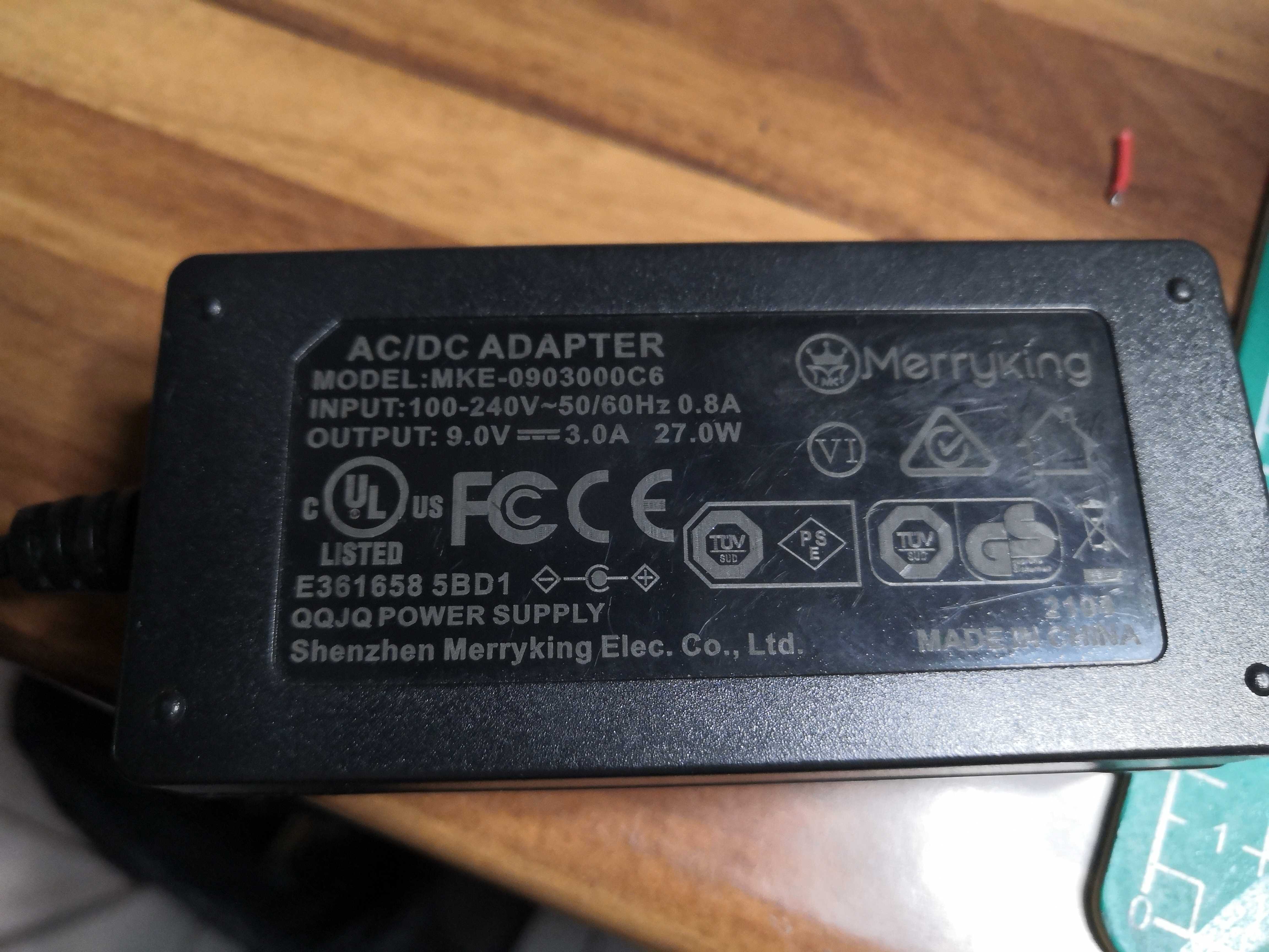 The label on the 9 V power supply: Merryking MKE-0903000C6, output 9.0 V / 3.0 A / 27 W