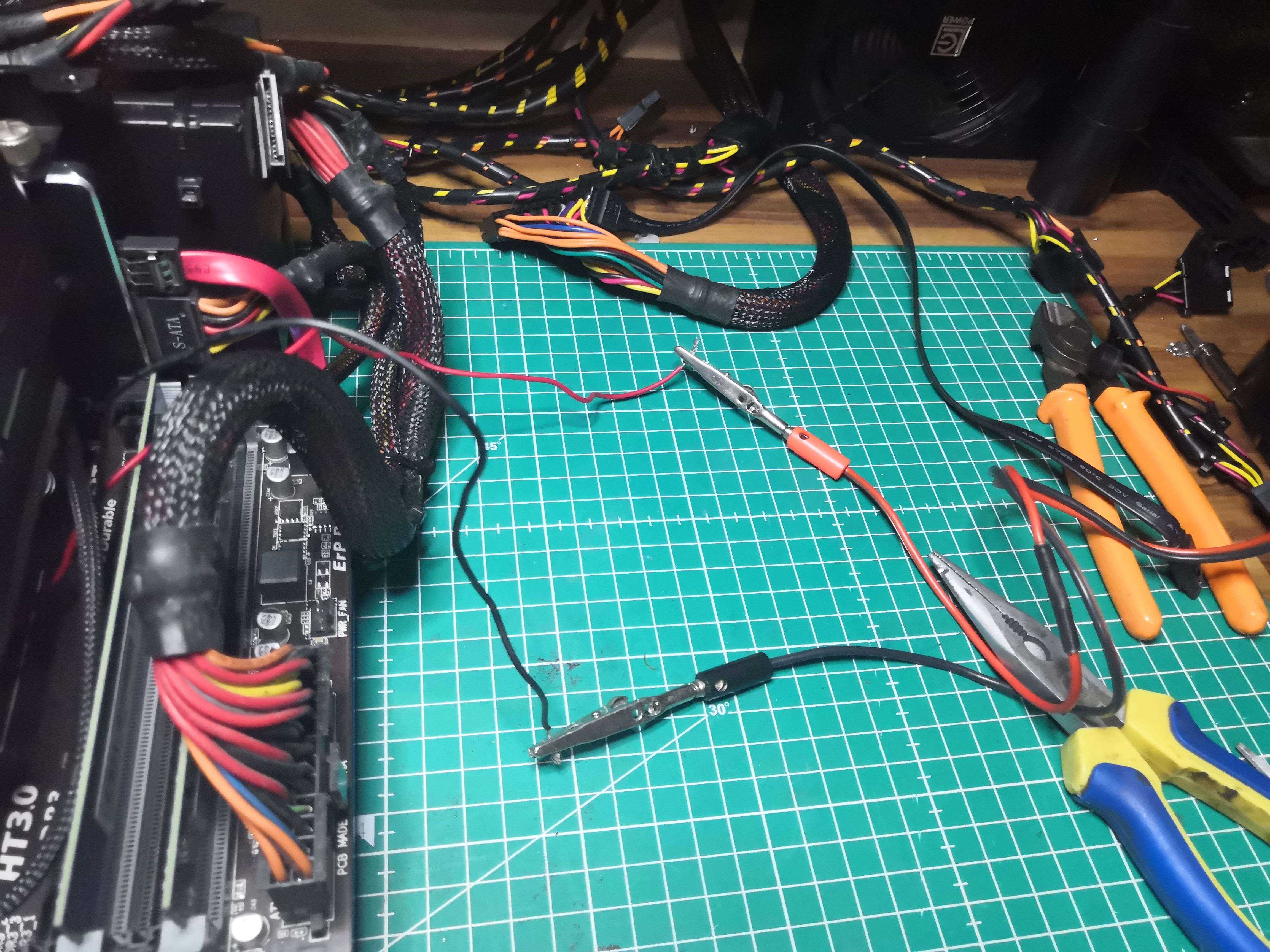 Alligator clips connected to the Peltier — independent power supply