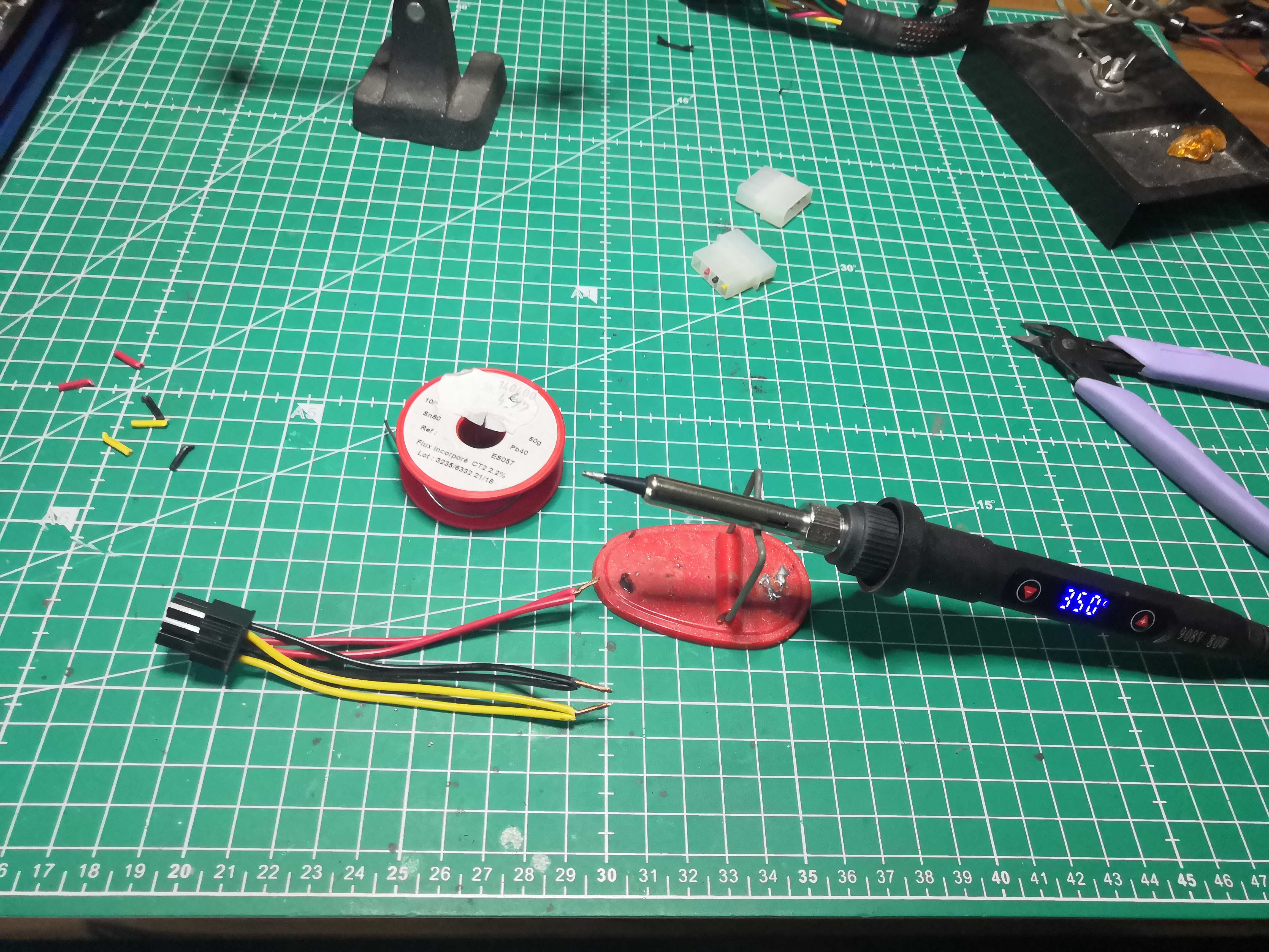 Preparation — soldering iron at 350°C, flux-cored solder, heat-shrink tubing