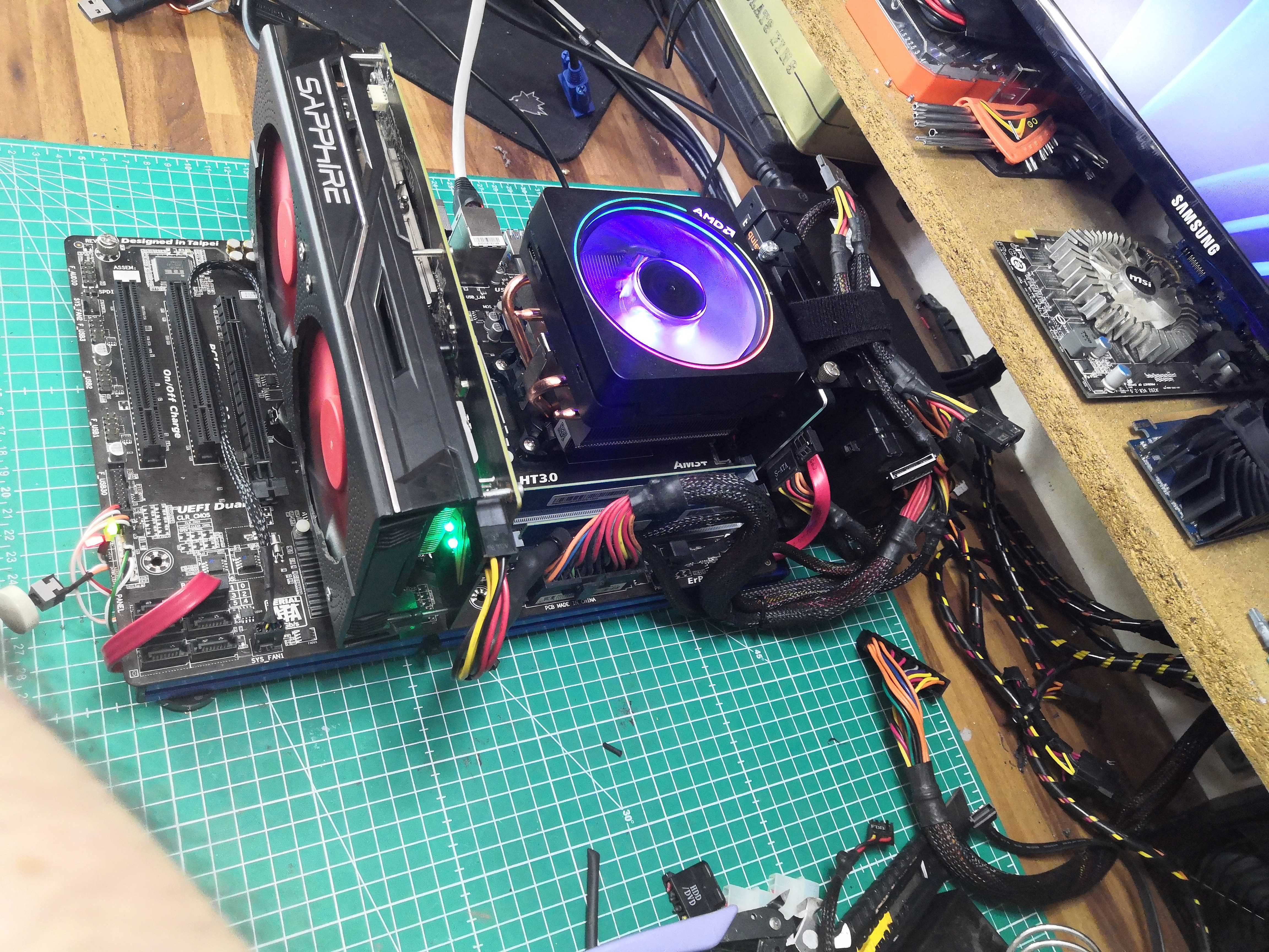 Test bench — Sapphire NITRO RX 460 OC powered up and operational