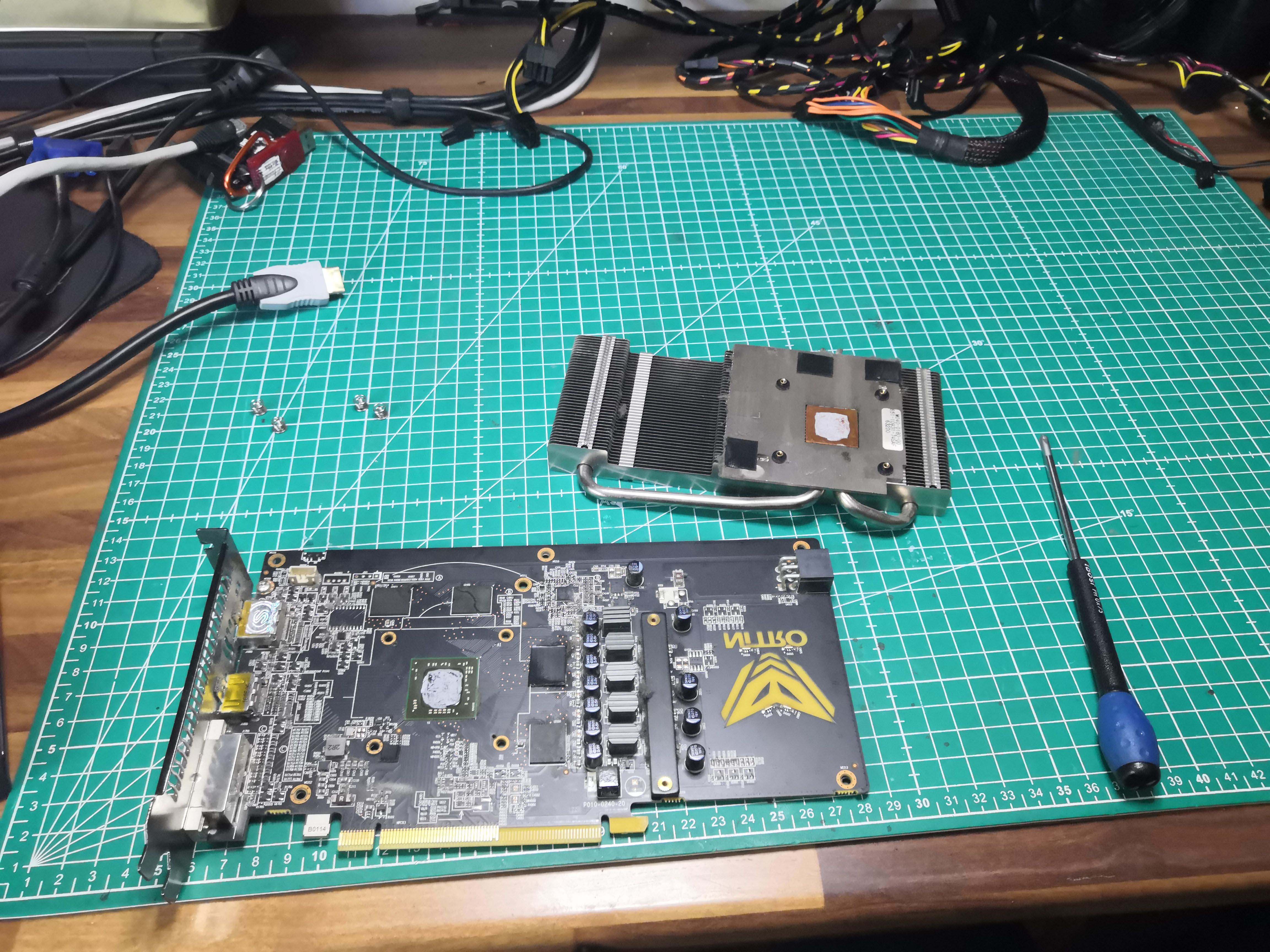 Bare PCB separated from the heatsink, close-up of the Polaris 11 die