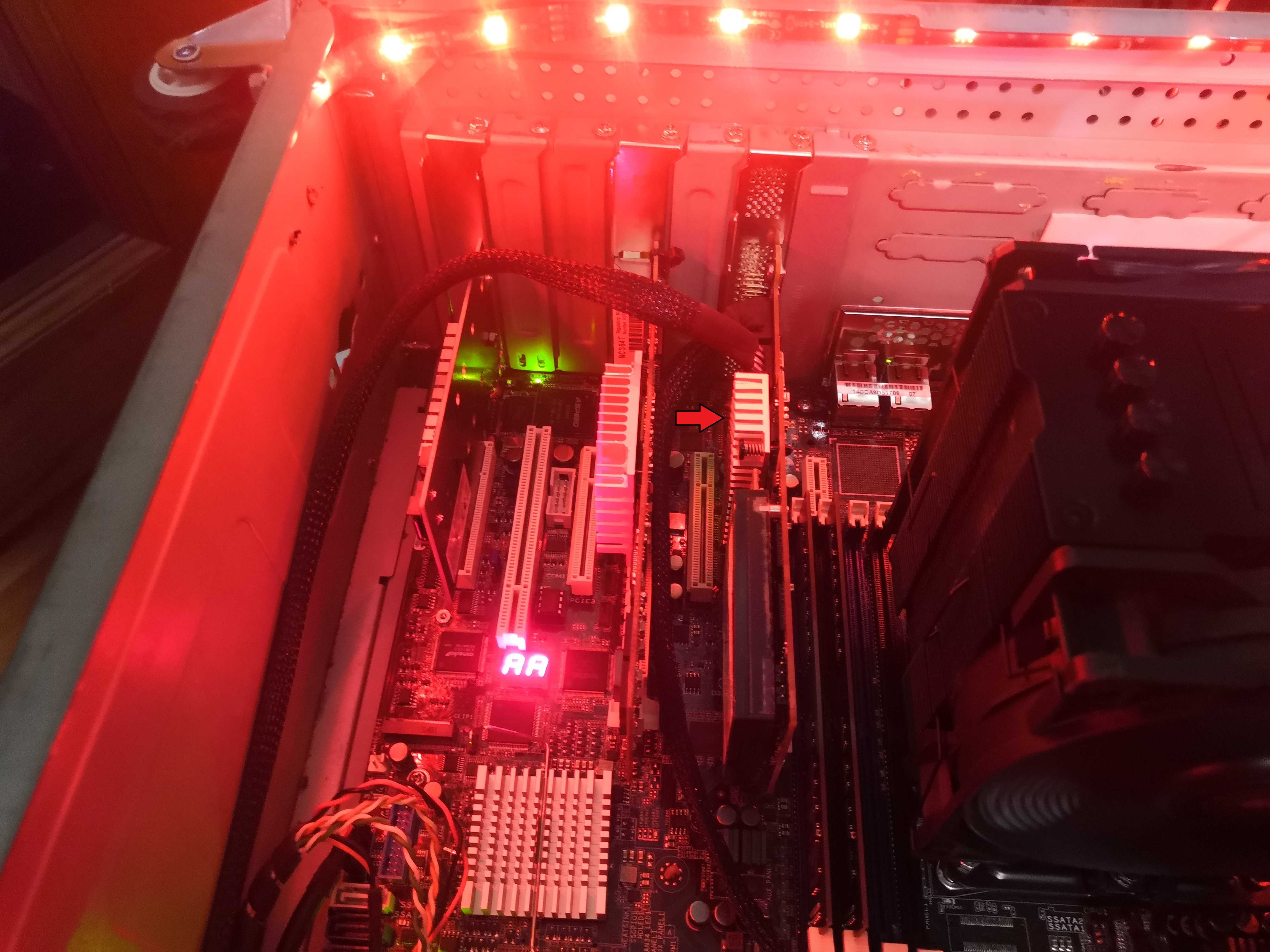 PCIe view—red arrow pointing toward the ServeRAID M5015 controller’s heatsink