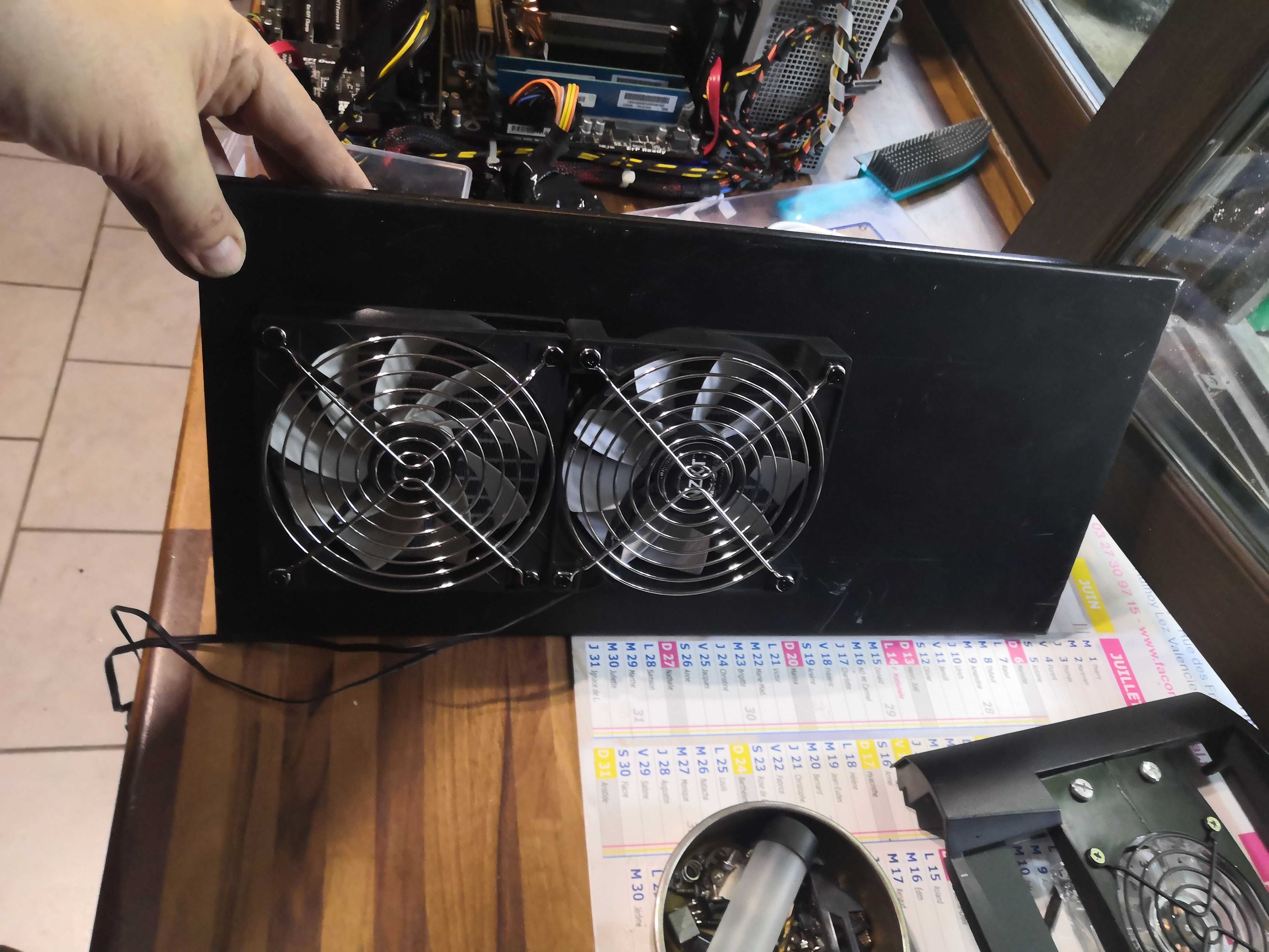 The top panel with its two 120mm fans and chrome grilles – external view