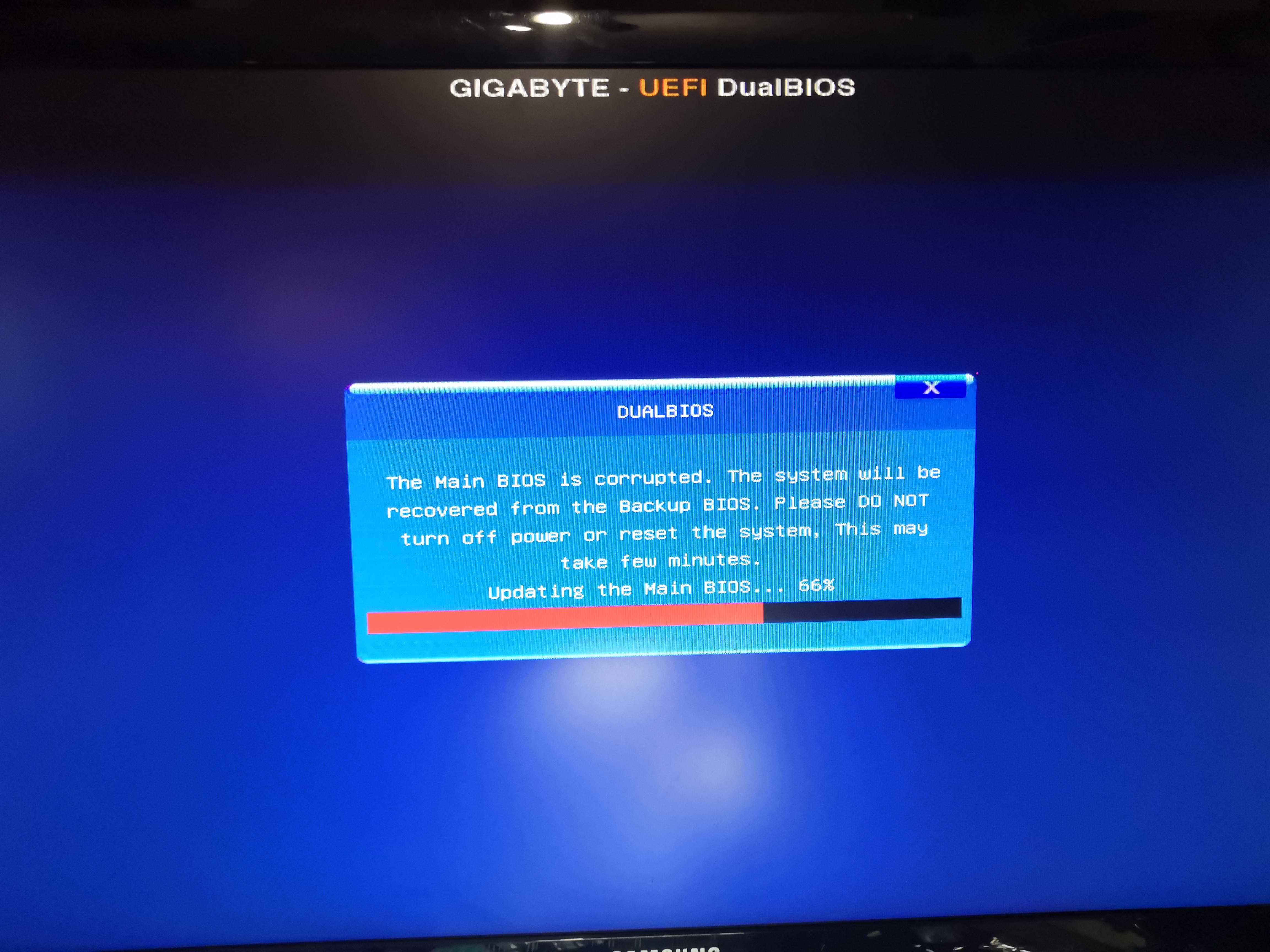 DualBIOS recovery screen — "Updating the Main BIOS&hellip; 66%"